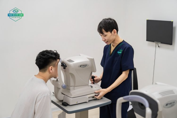 Tony-tran-tham-kham-truoc-phau-thuat