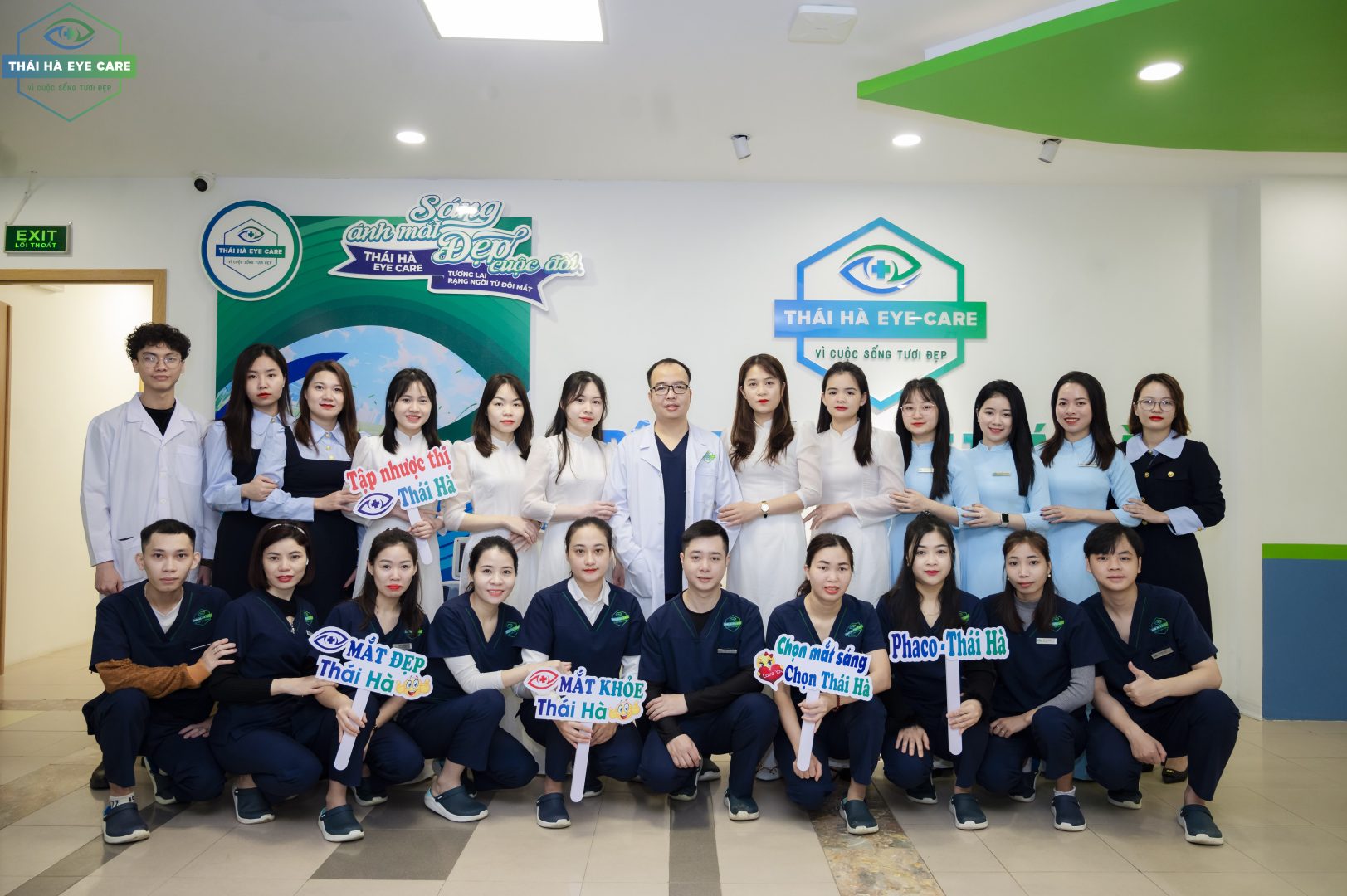 cbnv-chup-anh-luu-niem